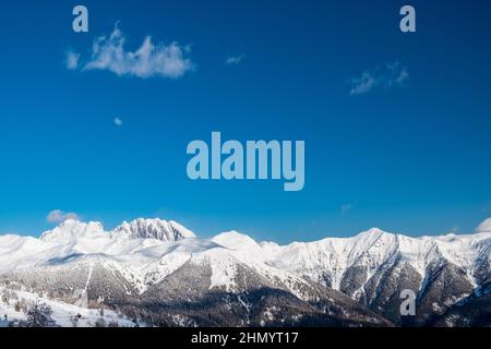 Uno sguardo al monte Coglians, la montagna più alta del Friuli Venezia Giulia, dal Monte Zoncolan. Alpi Carniche, provincia di Udine, Friuli-Venezia Giulia regio Foto Stock