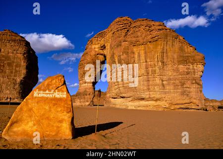 Arabia Saudita, regione di al Madinah, AlUla o al Ula, roccia dell'elefante, luogo turistico Foto Stock