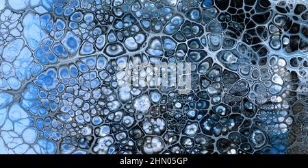 arte acrilica fluida, bolle d'inchiostro blu e nero naturale, pittura di tela, illustrazione d'onda, astratto, texture o sfondo Foto Stock