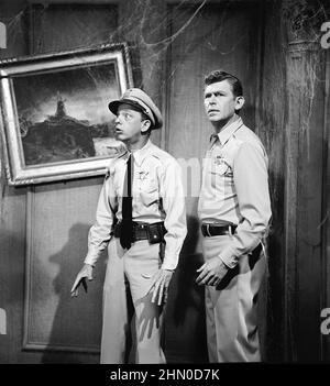 DON KNOTTS E ANDY GRIFFITH NELLO SPETTACOLO ANDY GRIFFITH (1960), DIRETTO DA DON WEIS, RICHARD CRENNA, ALAN RAFKIN E LEE PHILIPS. Credito: CBS TELEVISIONE / Album Foto Stock