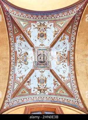 Affresco individuale sul soffitto (pannello 3 lungo via Farini) di Portici di Bologna. Foto Stock