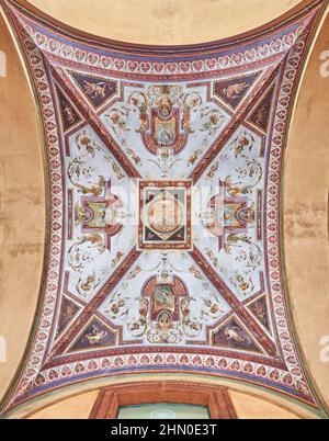 Affresco individuale sul soffitto (pannello 5 lungo via Farini) di Portici di Bologna. Foto Stock