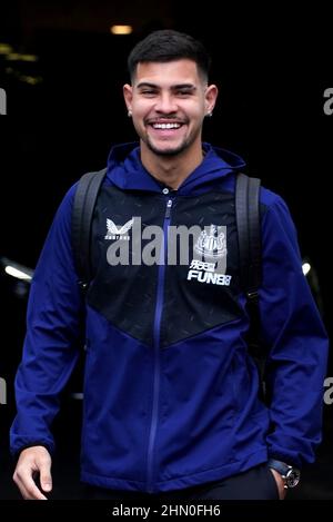 Bruno Guimaraes di Newcastle United arriva per la partita della Premier League al St. James' Park, Newcastle. Data foto: Domenica 13 febbraio 2022. Foto Stock