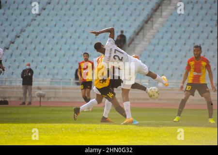 Tunisi, Tunisia. 12th Feb 2022. Tunisi, Tunisia. 12 febbraio 2022. Le squadre Esperance Sportive de Tunis (EST) e Jwaneng Galaxy FC (JGFC) si confrontano allo stadio Rades di Tunisi per la CAF African Champions League (immagine di credito: © Hasan Mrad/IMAGESLIVE via ZUMA Press Wire) Foto Stock