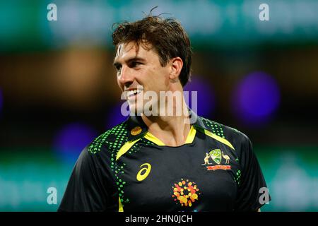 Sydney, Australia. 13th Feb 2022. Pat Cummins of Australia si presenta durante la partita internazionale del T20 tra Australia e Sri Lanka al Sydney Cricket Ground, Sydney, Australia, il 13 febbraio 2022. Foto di Peter Dovgan. Solo per uso editoriale, licenza richiesta per uso commerciale. Nessun utilizzo nelle scommesse, nei giochi o nelle pubblicazioni di un singolo club/campionato/giocatore. Credit: UK Sports Pics Ltd/Alamy Live News Foto Stock