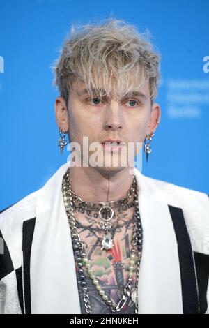 Berlino, Germania. 13th Feb 2022. Colson Baker partecipa al Taurus Photocall come parte del Berlin International Film Festival 72nd (Berlinale) di Berlino, Germania, il 13 febbraio 2022. Foto di Aurore Marechal/ABACAPRESS.COM Credit: Abaca Press/Alamy Live News Foto Stock