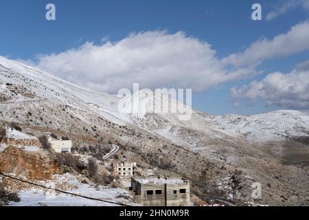 Majdal Shams e Mount Hermon in un inverno nevoso Foto Stock