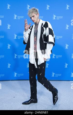 Berlino, Germania. 13th Feb 2022. Colson Baker partecipa al Taurus Photocall come parte del Berlin International Film Festival 72nd (Berlinale) di Berlino, Germania, il 13 febbraio 2022. Foto di Aurore Marechal/ABACAPRESS.COM Credit: Abaca Press/Alamy Live News Foto Stock