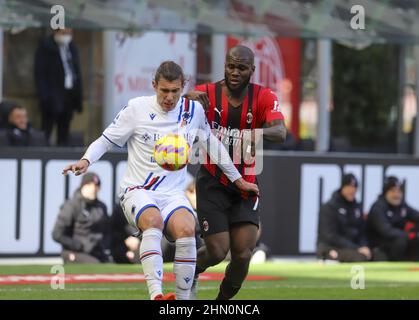 MILANO ITALIA- Febbraio 13 Stadio G Meazza Franck Kessie durante la Serie A match tra AC Milan e Sampdoria allo Stadio G. Meazza il 13 Febbraio Foto Stock