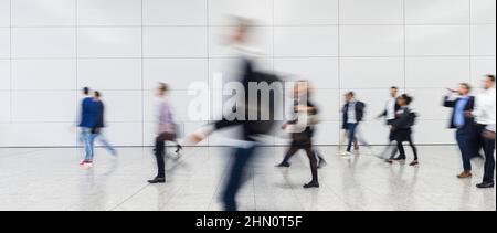 La gente di affari riuscita va verso la carriera Foto Stock