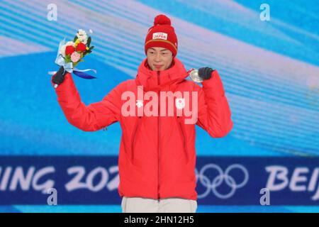 Zhangjiakou, Hebei, Cina. 13th Feb 2022. Ryoyu Kobayashi (JPN) Sci jumping : cerimonia individuale della medaglia di collina grande degli uomini durante i Giochi Olimpici invernali di Pechino 2022 alla Medaglia di Zhangjiakou Plaza in Zhangjiakou, Hebei, Cina. Credit: AFLO SPORT/Alamy Live News Foto Stock