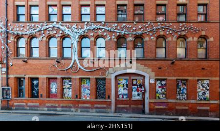 Facciata del Palazzo Affleck un grande magazzino alternativo. L'arte del mosaico di Mark Kennedy decorano le finestre al piano terra. Nord, quartiere, Manches Foto Stock