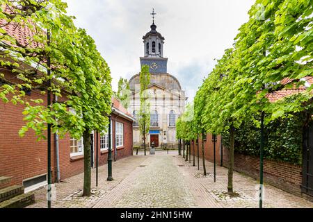 Chiesa in villaggio turistico tradizionale Ootmarsum a Twente, Overijssel nei Paesi Bassi Foto Stock