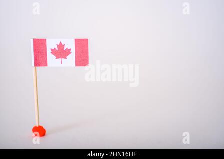 Il concetto di giorno del Canada saluti. Bandiere nazionali del Canada. Modello di biglietto di auguri per il Canada Independence Day. Foto Stock