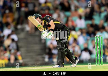 Sydney, Australia. 13th Feb 2022. Steve Smith of Australia si schiaccia durante la seconda partita della serie internazionale T20 tra Australia e Sri Lanka al Sydney Cricket Ground il 13 febbraio 2022 a Sydney, Australia. (Solo per uso editoriale) Credit: Izhar Ahmed Khan/Alamy Live News/Alamy Live News Foto Stock