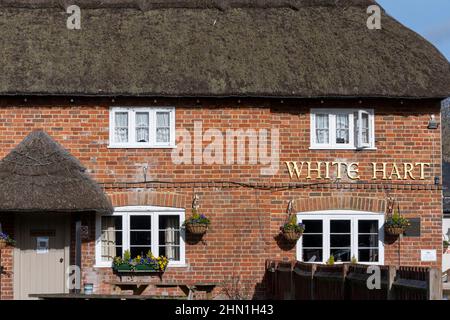 The White Hart - casa pubblica - su Wallop, Stockbridge, Hampshire, Inghilterra, Regno Unito Foto Stock