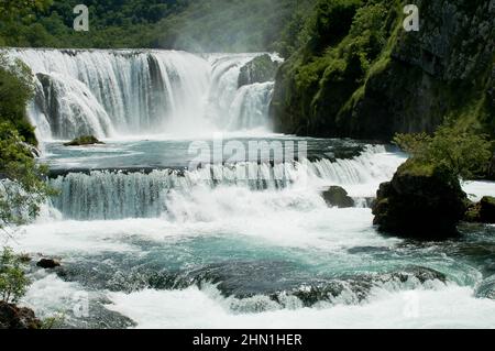 Cascate, fiumi e laghi in Bosnia-Erzegovina, Strbacki buk e Hutovo Blato. Parchi nazionali Foto Stock