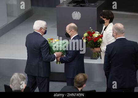 02/13/2022, Berlino, Germania, Frank-Walter Steinmeier rieletto Presidente federale. Il dottor Frank-Walter Steinmeier, in carica, Die Linke nominò il medico generale e medico di emergenza di Magonza, il dottor Gerhard Trabert, l'AFD snominò l'economista e pubblicista Prof. Dr. Max Otte, l'astrofisico Dr. Stefanie Gebauer nominato candidato dagli elettori liberi. L'Assemblea federale è composta da tutti i membri del Bundestag e dallo stesso numero di membri eletti dai parlamenti degli stati federali. Foto Stock