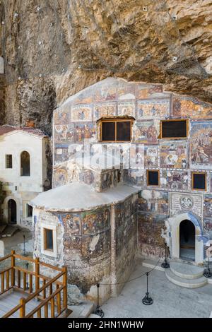 All'interno della chiesa rupestre del monastero di Sumela a Trabzon, Turchia Foto Stock