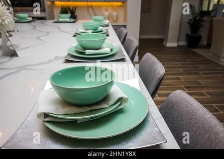 Posiziona le impostazioni su Kitchen Island Counter Top Foto Stock