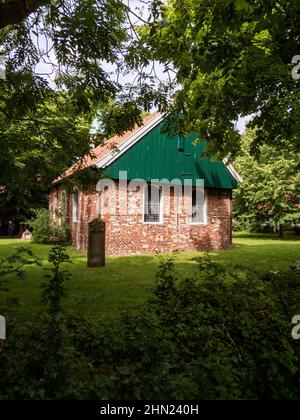 La Chiesa evangelica dell'Isola Luterana fu costruita nel 1696 sull'isola della Frisia Orientale di Spiekeroog. È la chiesa più antica sopravvissuta su un Padre Orientale Foto Stock