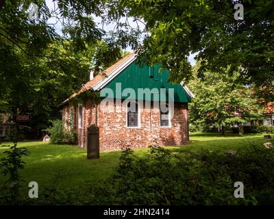 La Chiesa evangelica dell'Isola Luterana fu costruita nel 1696 sull'isola della Frisia Orientale di Spiekeroog. È la chiesa più antica sopravvissuta su un Padre Orientale Foto Stock