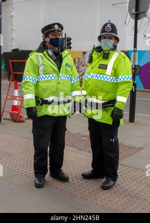 Due agenti di polizia nel centro di Manchester Foto Stock