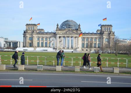 Edificio del Reichstag di Berlino - Frank-Walter Steinmeier eletto presidente tedesco al secondo mandato. Foto Stock