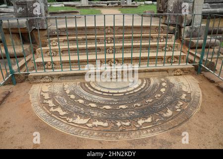 Moonstone al Monastero di Abhayagiri in Sri Lanka Foto Stock