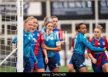 Bromley, Regno Unito. 13th Feb 2022. Hayes Lane, Bromley, Inghilterra, febbraio 13th 2022 Lionesses di Londra si preparano a difendere un angolo durante la partita del campionato fa Womens fra il Crystal Palace e la Lionesses di Londra a Hayes Lane, Bromley, Inghilterra il 13th febbraio 2022. Stephen Flynn/SPP Credit: SPP Sport Press Photo. /Alamy Live News Foto Stock