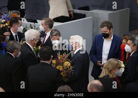 Berlino, Germania. 13th Feb 2022. Berlino: Frank-Walter Steinmeier rieletto presidente federale. Ha ricevuto la maggioranza richiesta nel primo scrutinio. (Foto di Simone Kuhlmey/Pacific Press) Credit: Pacific Press Media Production Corp./Alamy Live News Foto Stock