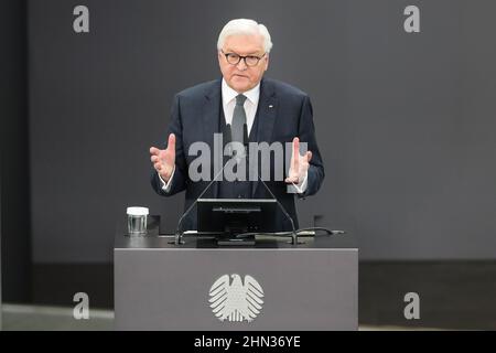 Berlino, Germania. 13th Feb 2022. Frank-Walter Steinmeier ha tenuto un discorso dopo la sua rielezione a presidente della Repubblica federale di Germania durante la Convenzione federale del 17th a Berlino, capitale della Germania, il 13 febbraio 2022. Steinmeier è stato rieletto presidente tedesco domenica. Credit: Shan Yuqi/Xinhua/Alamy Live News Foto Stock