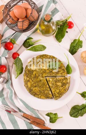 Frittata spagnola con gli spinaci. Foto Stock