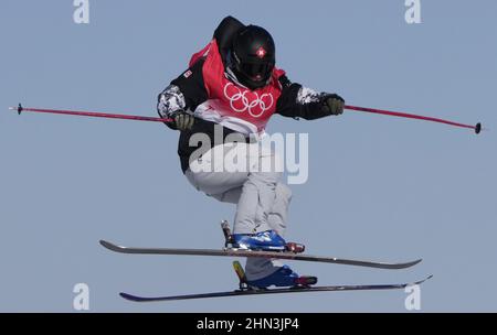 Zhangjiakou, Cina. 14th Feb 2022. Sarah Hoefflin in Svizzera compete nelle qualifiche di sci freestyle femminile alle Olimpiadi invernali di Pechino 2022 a Zhangjiakou, Cina lunedì 14 febbraio 2022. Foto di Bob strong/UPI . Credit: UPI/Alamy Live News Foto Stock