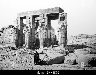 Il Ramesseum, Tebe, Egitto, periodo vittoriano Foto Stock