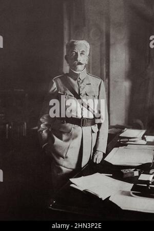 Foto d'epoca del generale Hubert Lyautey. Louis Hubert Gonzalve Lyautey (1854–1934) fu un generale dell'esercito francese e amministratore coloniale. 1914-1918 AFT Foto Stock