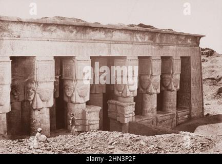 Foto d'archivio vintage di Portico del tempio di Dendera. Egitto, Nubia ed Etiopia di Francis Frith. 1860 Foto Stock