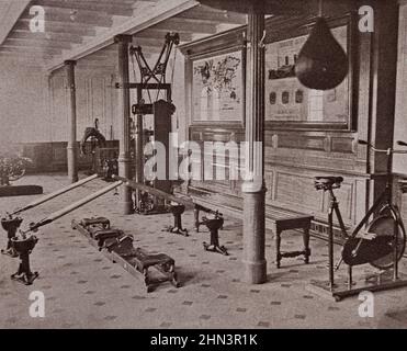 Foto d'epoca dell'interno del Titanic Liner: La palestra e gli esercizi fisici. 1912 potrebbe notare, sul pavimento, il simulatore di nautica con i suoi remi primaverili Foto Stock