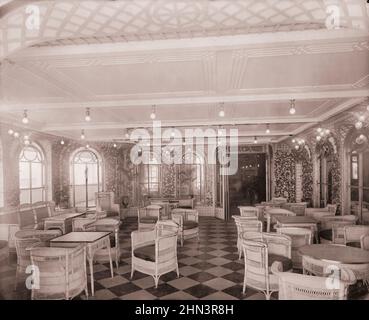 Foto d'epoca dell'esterno del liner 'Titanic': Il caffè veranda e la corte delle palme. 1912 Foto Stock