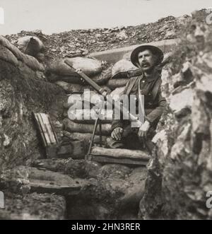 Foto d'epoca della prima Guerra Mondiale 1914-1918. Granata di fucile in una trincea britannica nei Balcani (fronte macedone). 1915-1918 Foto Stock