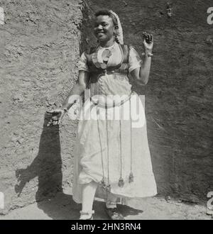 Foto d'epoca di una ragazza da ballo nubiana, Alto Egitto. 1896 Foto Stock