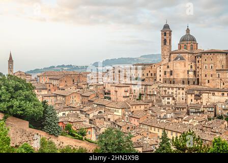 Skyline storico di Urbino nella Regione Marche, Italia Foto Stock