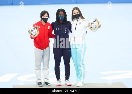 Pechino, Cina. 13th Feb 2022. (L-R) Miho Takagi (JPN), Erin Jackson (USA), Angelina Golikova (ROC) Speed Skating : Donna 500m durante i Giochi Olimpici invernali di Pechino 2022 al National Speed Skating Oval a Pechino, Cina . Credit: YUTAKA/AFLO SPORT/Alamy Live News Foto Stock