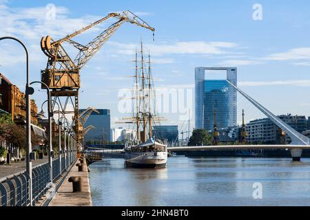 Vista del porto e del quartiere Puerto Madero, Buenos Aires Foto Stock