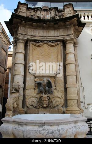 Fontana in Piazza San Giorgio a la Valletta, Malta Foto Stock