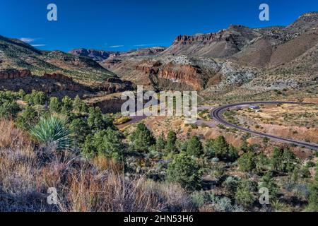 Salt River Canyon, US Route 60, zona di Mule Hoof Bend, riserva indiana di San Carlos, Eastern High Country, Arizona, Stati Uniti Foto Stock