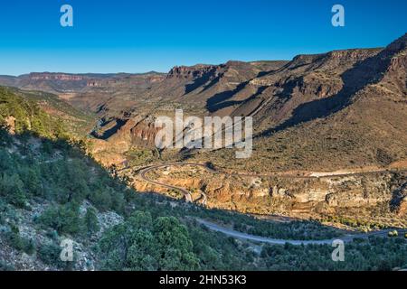 Salt River Canyon, US Route 60, zona di Mule Hoof Bend, riserva indiana di San Carlos, Eastern High Country, Arizona, Stati Uniti Foto Stock