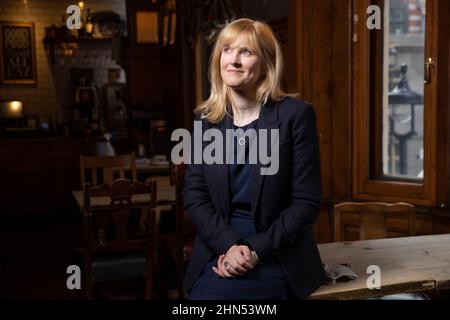 Rosie Duffield, deputato laburista di 50 anni per Canterbury, che è stato intimidito sui social media da attivisti politici locali. Whitehall, Londra, Regno Unito Foto Stock