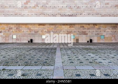 Belem, Lisbona / Portogallo - 12 28 2018: Pietre di mattoni della facciata del museo d'arte contemporanea Foto Stock