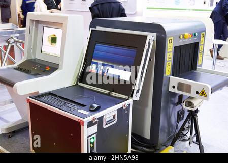 Sistemi di ispezione di sicurezza in mostra Foto Stock